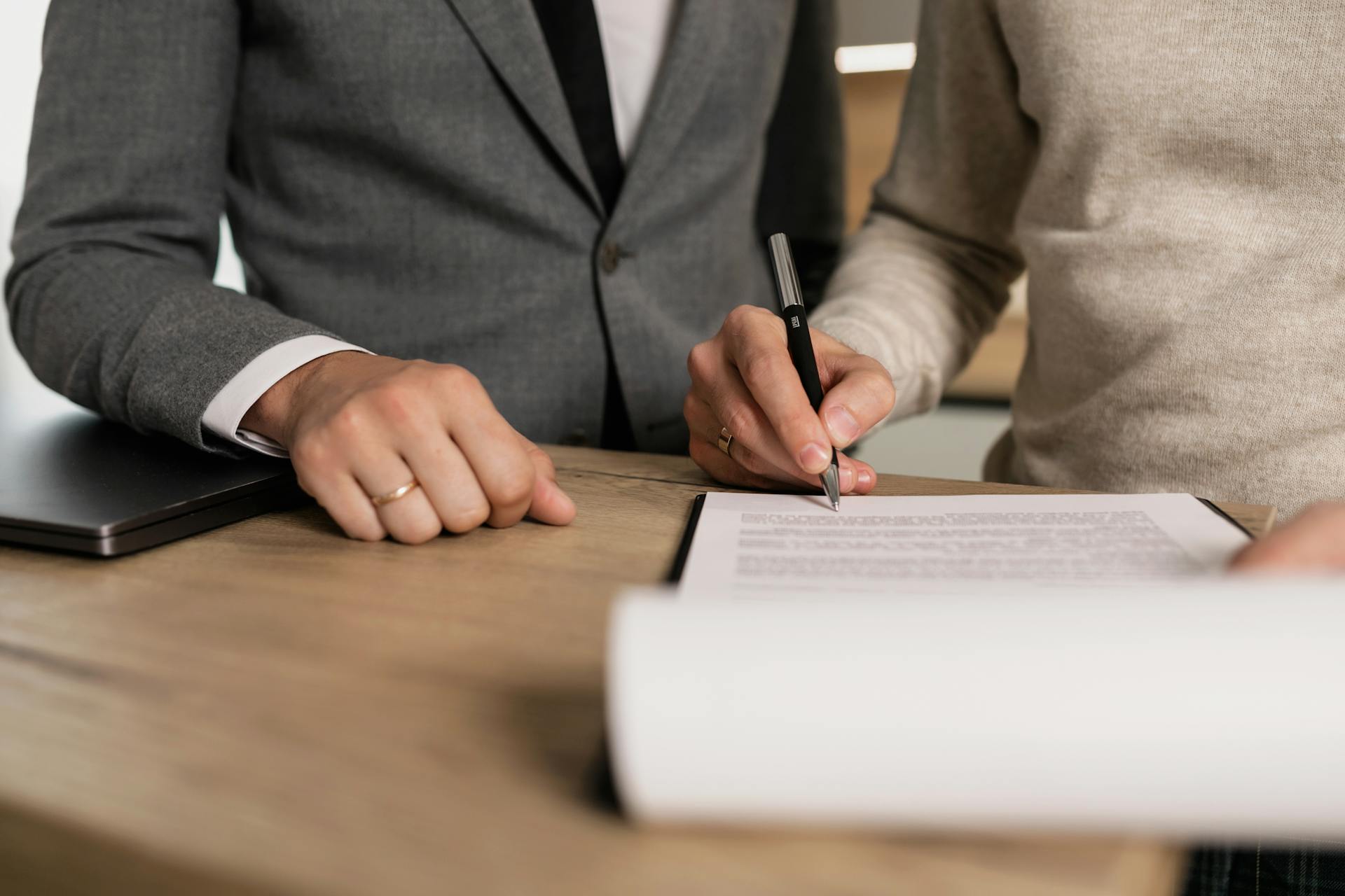 Bail Professionnel vs Bail Commercial | L'Adresse Marseille