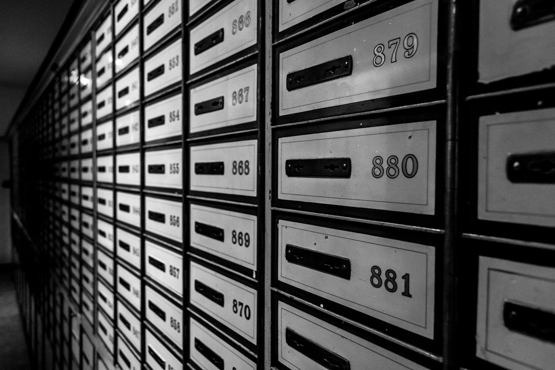 Boîte Postale vs Domiciliation : Quelle Différence ?